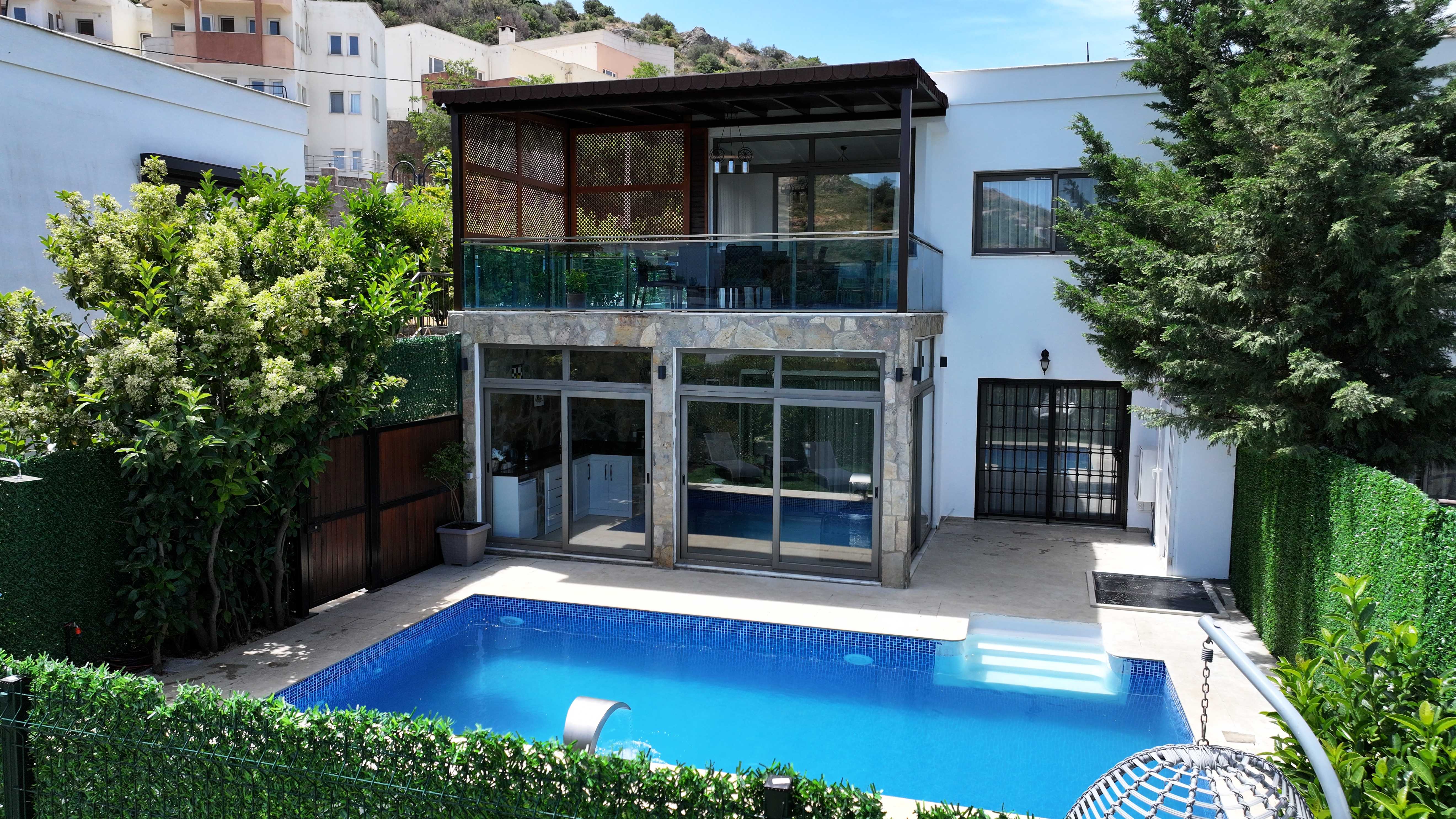 BODRUM YALIKAVAK’TA ÖZEL HAVUZLU 4+1 VİLLA 